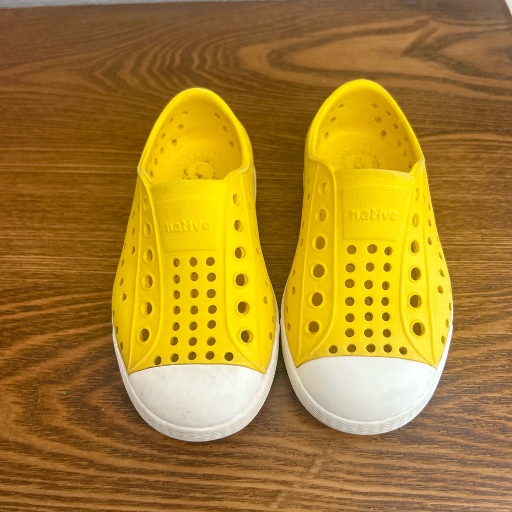 Native Shoes - Picture 2 of 6